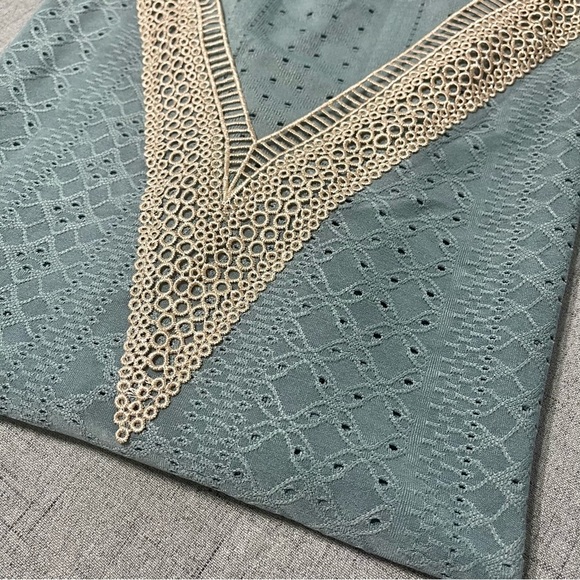 Embroidered Lace V Neck Boho Eyelet Short Sleeve Short M L XL Nwt - Picture 5 of 5